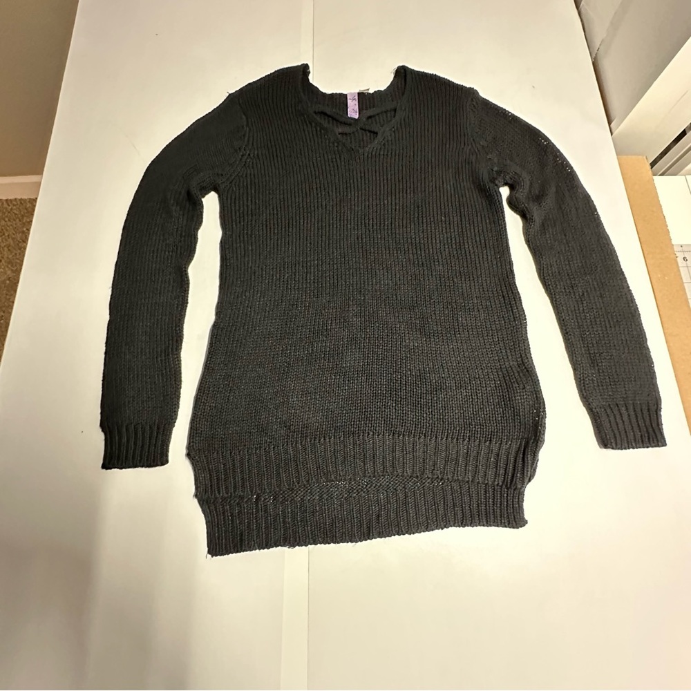 Alya‎ women’s size medium cable knit sweater V-neck with crisscross front black - Picture 10 of 10